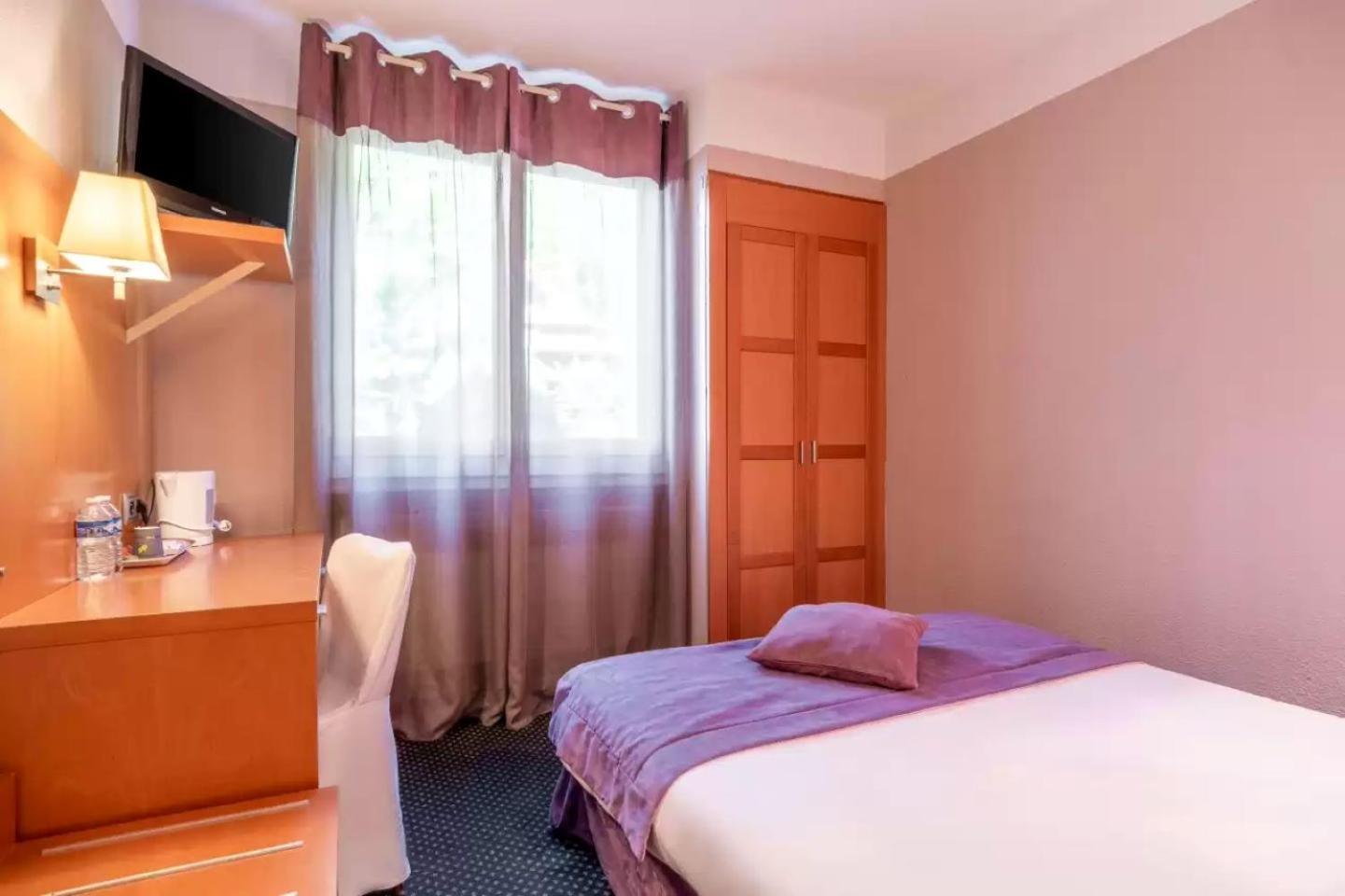 Quality Hôtel Christina Lourdes Exterior foto